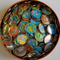 210 db Pokémon Tazo másodpéldányokkal, egy-két sérült