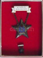 1950-es évek "Kiváló Dolgozó" kitüntetés Rákosi címerrel,mini kitűzővel eredeti dísztokban T:2