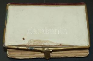 cca 1910 Rossz állapotú imakönyv csont és réz borítással, rézkapoccsal