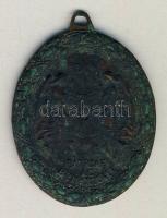 1914. " A Vörös Kereszt Bronz Díszérme" hadidíszítménnyel szalag nélkül, az előlapi zománcozott vörös kereszt letört, a zománcozás eléggé lekopott