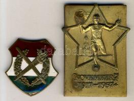 1957. Kisz plakett névre szóló adományozói tokban + Magyar Szabadságharcos Szövetség jelvény T:vegyes
