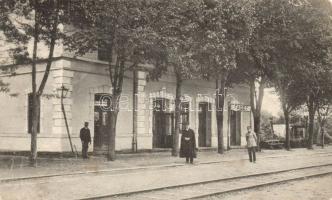 Facsád railway station