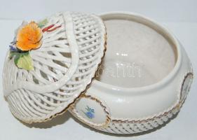 Adameuss rózsadíszes áttört finom porcelán bonbonniere / Handmade bonbonniere 12x9 cm