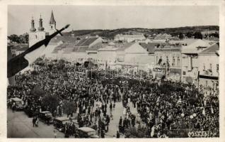 Marosvásárhely entry of the Hungarian troops, people on the rooftops