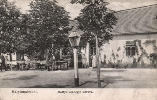 Balatonalmádi Hattyú Vendéglő udvar (Rb)