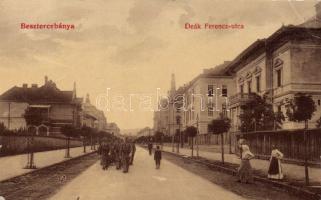 Besztercebánya Deék street, soldiers (EB)