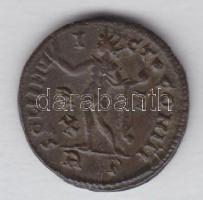 Római Császárság LICINIUS I. 308-324. "SOLI INVICTO COMITI / Álló Sol" Follis T:2