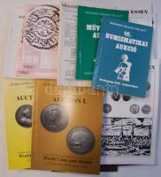 18 db magyar és külföldi numizmatikai árverési katalógus, néhány Érem újsággal / 18 numismatic catalogues