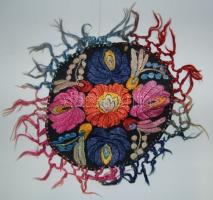 cca 1900 régi hímzett asztalterítő / Embroided vintage tablecloth d: 25 cm