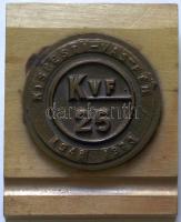 1973. Kispesti Vas-Fém 25. évfordulója Br emlékplakett fa talapzaton T:2