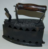 Dekoratív régi szenes vasaló 20 cm-es vasalófelülettel (törött)