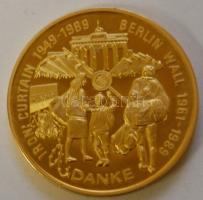 Németország 1989. Vasfüggöny / Berlini fal aranyozott ffém emlékérem. Szign.: BGY. (d=65mm) T:1