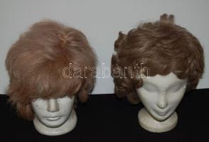 2 db paróka fej-bábúkkal / 2 wigs