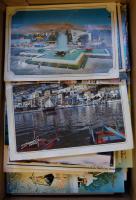 Néhány száz modern városképes és üdvözlőlap benne sok érdekes tengerentúli lap