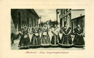 Mezőkövesd matyó leányok