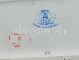 Kézzel megformázott, sorszámozott és jelzéssel ellátott erdélyi kerámia szobor padon ülő világutazó ...