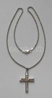 Ezüst (Ag) nyaklánc pezsgő színű cirkóniákkal díszített ezüst kereszt alakú medállal 10,51 gr