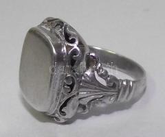 Ezüst (Ag) női pecsétgyűrű 3,83 gr díszdobozban