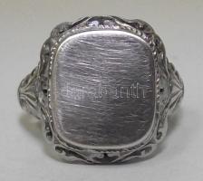 Ezüst (Ag) női pecsétgyűrű 3,83 gr díszdobozban