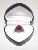 Kézzel készített ezüst (Ag) pecsétgyűrű csiszolt karneollal 4,94 gr díszdobozban