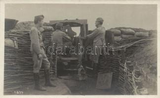 Military WWI Russian machine gun seized by German soldiers