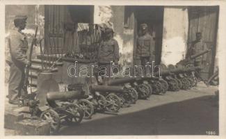 Military WWI Russian machine guns seized by German soldiers