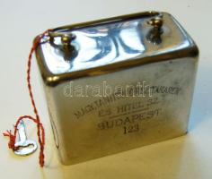 "Magy. Tanítók Orsz. Takarék és Hitel Sz. Budapest 123" feliratú fém persely kulccsal 6x11x9 cm