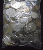 Vegyes magyar és külföldi forgalmi fémpénz tétel 1kg-os súlyban T:vegyes