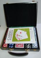 Casino-Poker játék és kockapóker díszcsomagolásban, minden tartozékkal (filc, asztal, stb.) szállító...