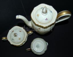 12 személyes Rosenthal kávés / teás készlet, ami egyetlen tányér kivételével komplett. Minden darab ...