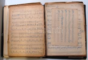 Kaas Rezső zeneszerző kotta-hagyatéka, benne kézzel írott és nyomtatott kotákkal, közte Csárdáskirál...