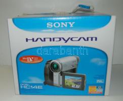 SONY DCR-HC14E típusú mini kézi videókamera minden tartozékkal, teljesen újszerű állapotban, eredeti dobozában