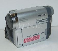 SONY DCR-HC14E típusú mini kézi videókamera minden tartozékkal, teljesen újszerű állapotban, eredeti...