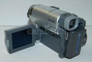 SONY DCR-HC14E típusú mini kézi videókamera minden tartozékkal, teljesen újszerű állapotban, eredeti...