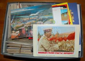 Egy nagy méretű cipősdoboz több, mint 500 modern képeslappal, leporellóval - sok régebbi fekete-fehér városképes lappal!