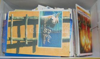 Dobozos képeslap tétel kb. 200 db vegyes modern üdvözlőlappal