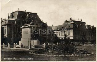 Nyíregyháza hősök szobra