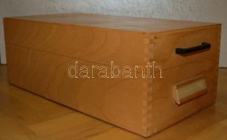 Fából készült kiállítási képeslaptartó, praktikus, állítható lapozóval,kiváló állapotban