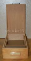 Fából készült kiállítási képeslaptartó, praktikus, állítható lapozóval,kiváló állapotban
