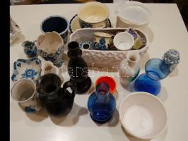 Egy ládányi vegyes porcelán tétel, jobb darabokkal / Mixed chinaware lot