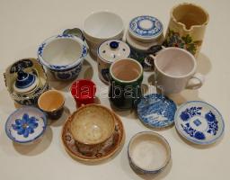 Egy ládányi vegyes porcelán tétel, jobb darabokkal / Mixed chinaware lot