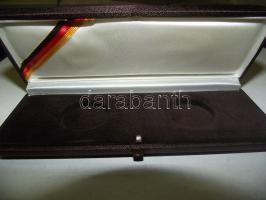 5db 2 férőhelyes díszdoboz, 27,5mm átmérőjű érmékhez, teljesen újak,csak szépséghibákkal