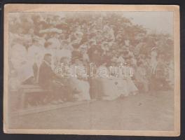cca 1890 Lóverseny? nézőközönsége keményhátú fotó / watchers of a horse-race 18x13 cm