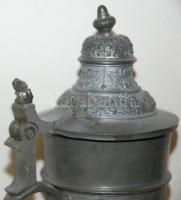 Címeres, fedeles ón kupa apró hibával 20 cm