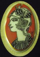 1979 Kézzel festett hollóházi porcelán kép Szász Endre szignált Arcok sorozatból, kivehető ovális bőr keretben 13,5cm