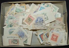 Kb 350 db magyar és osztrák okmánybélyeg nagyrészt az 1800-as évekből, nagy címletekkel, kivágásokon