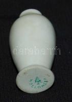 Vegyes porcelán tétel: klf állat figurák, kistányérok, vázák, hamutálak, tálak, stb. Összesen 20 db