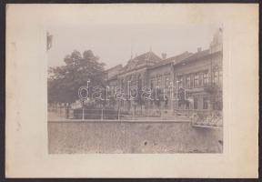 cca. 1910 Keményhátú fotó a miskolci ügyvédi kamara székházáról, 25×17 cm