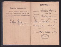 1919 Magyar vas és fémmunkások központi szövetsége tagsági könyve rengeteg tagsági bélyeggel 1919-től 1938-ig kompletten. (kissé megviselt, de a hosszú használathoz képest jó állapotban) Ritkaság! + Vas és fémmunkások szabad szakszervezetének tagsági könyve 1947-1949 között kompletten tagsági bélyegekkel / Hungarian metal-worker union membership booklet with complete due-stamps from 1919 to 1938. (bit tattered) + other id continuing after the wor till the seizuire of unions