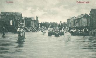 Balatonboglár fürdőzők